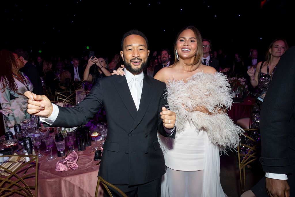 John Legend et Chrissy Teigen assistent à la soirée MusiCares Person of the Year 2026 en l'honneur de Mariah Carey le 30 janvier 2026 à Los Angeles, Californie.