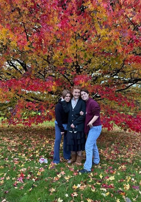 Princess Beatrice, Sarah Ferguson and Princess Eugenie underneath a tree losing its leaves