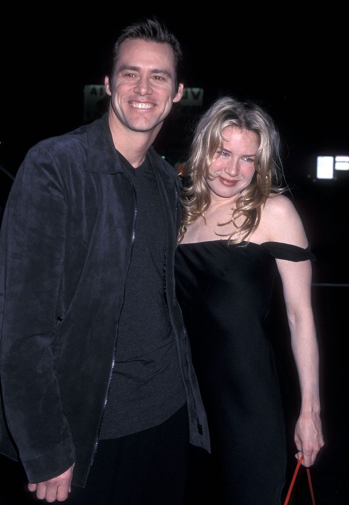 Jim Carey et Renee Zellweger se tiennent ensemble tout en noir lors de la première de Man on the Moon.