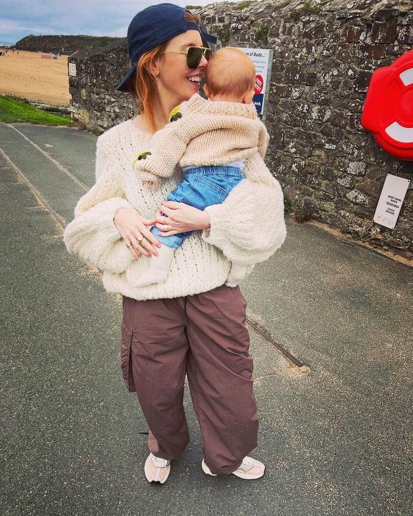stacey dooley with baby minnie wearing matching jumpers