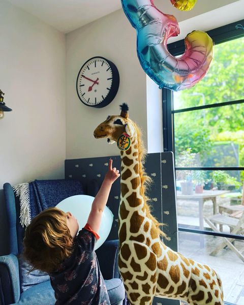 alex jones son kit giraffe birthday