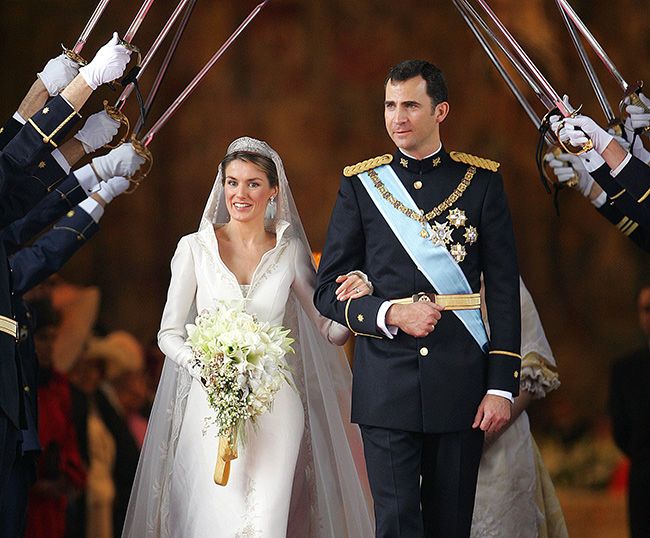 queen letizia wedding dress