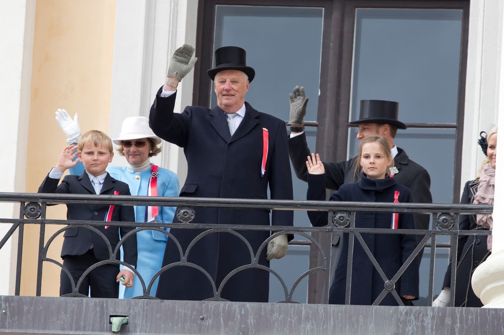 Sverre became a social media hit for 'dabbing' on the balcony in front of his grandfather