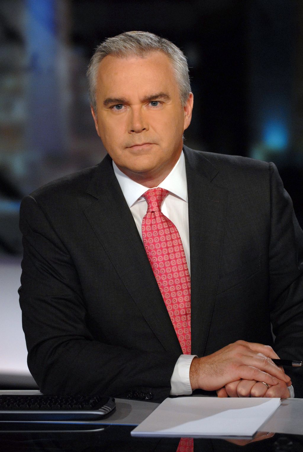 Huw Edwards Confirmed As Bbc Presenter At Centre Of Explicit Pictures
