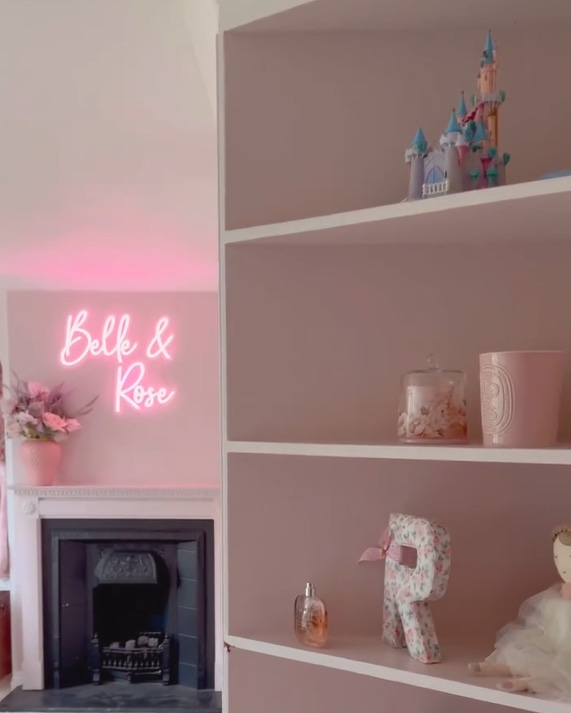 pink kids room 