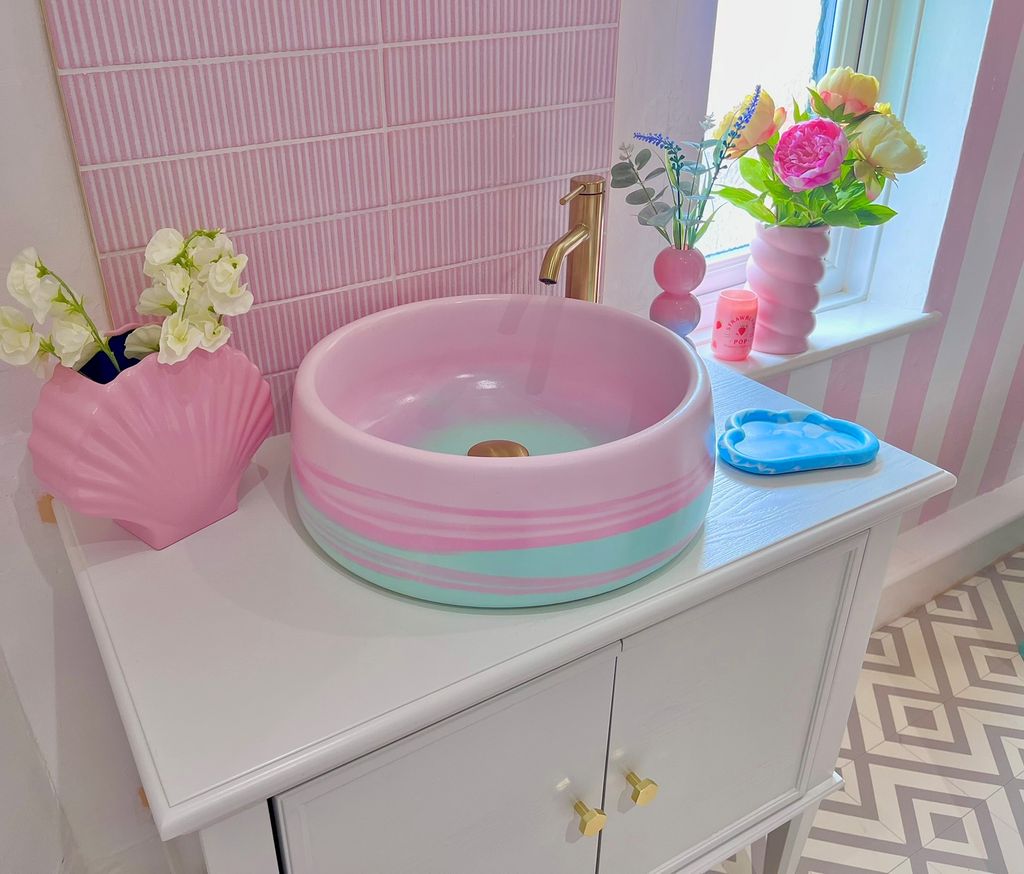 pink and blue sink