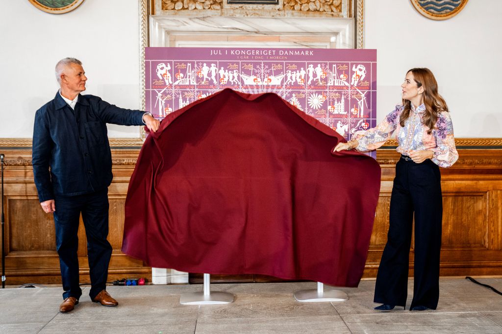 Queen Mary with artist Niels Ditlev unveiling plaque