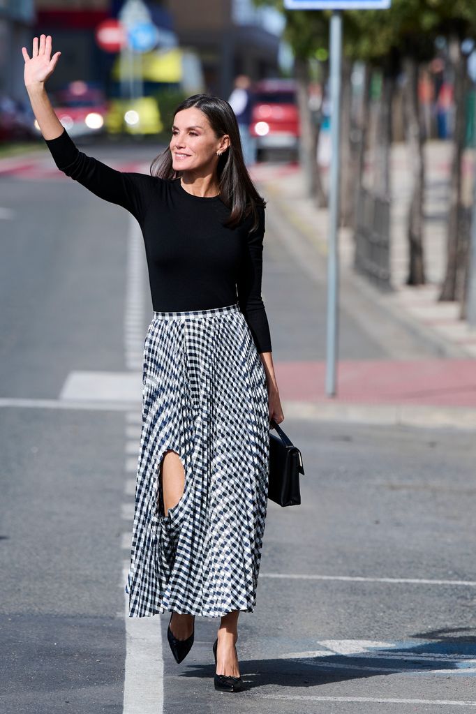 Letizia waving in black and white a-line skirt