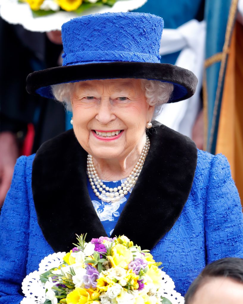 Queen elizabeth in royal blue at Royal Maundy Service at St George Chapel in 2018