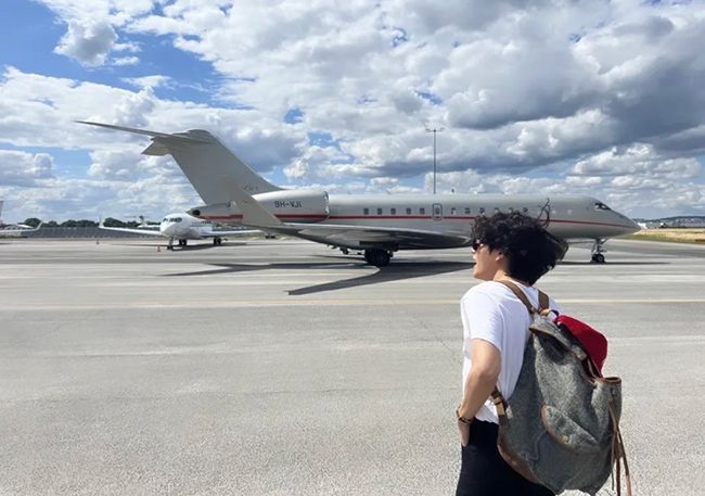 does bts travel in private jet