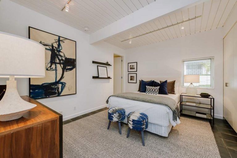 7 Taylor Swift house bedroom