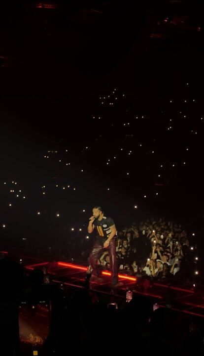 Drake se produisant à l'Utilita Arena de Birmingham