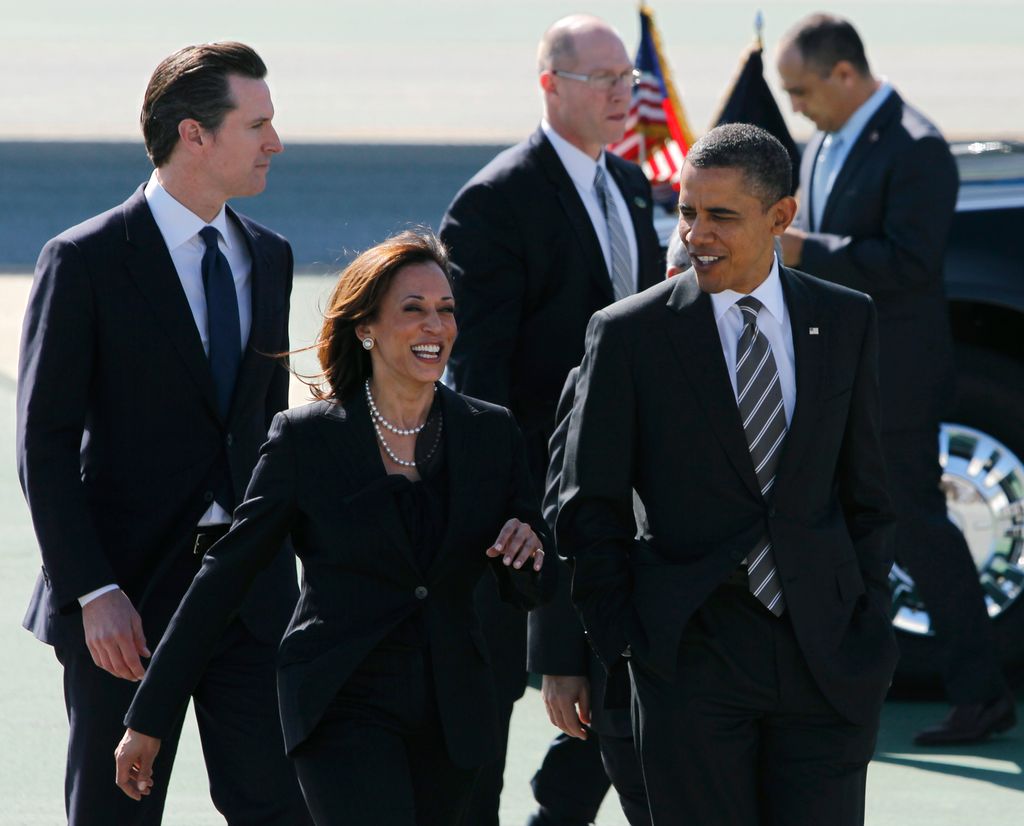 President Barack Obama walks with Attorney General Kamala Harris, Lt. Gov. Gavin Newsom and Mayor Ed Lee (not seen) after his arrival aboard Air Force One at SFO in San Francisco, Calif. on Thursday, Feb. 16, 2012