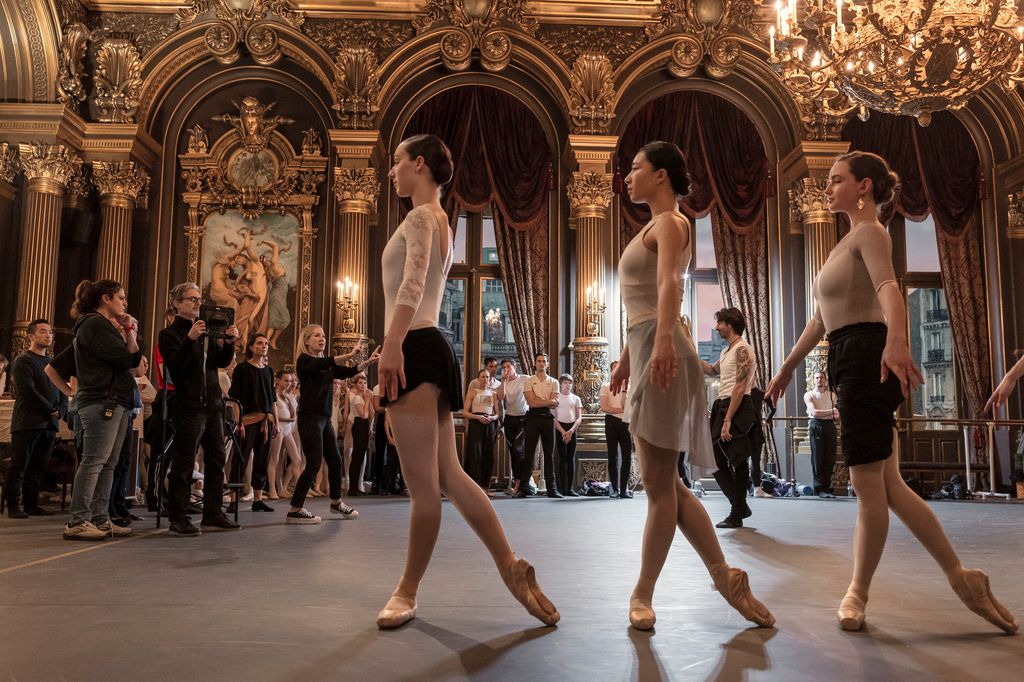 Ballet dancers on the set of Etoile