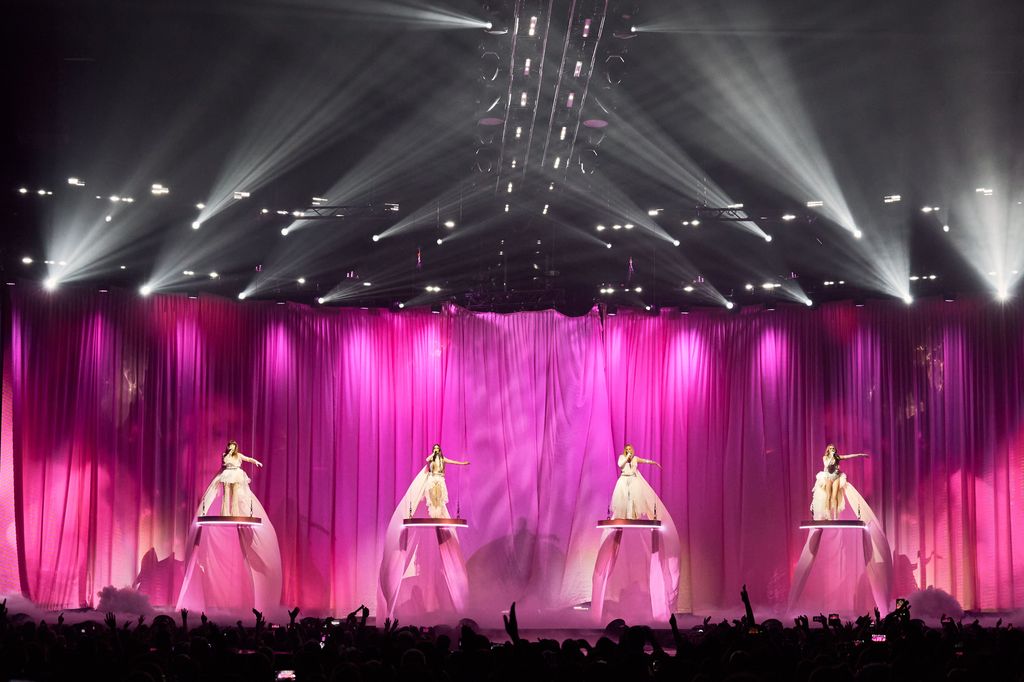Girls Aloud open concert with Untouchable 