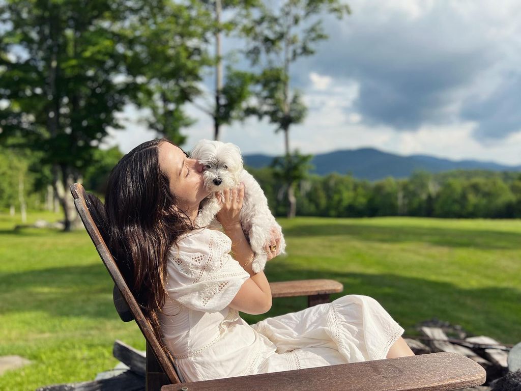 Ana sat outside kissing dog