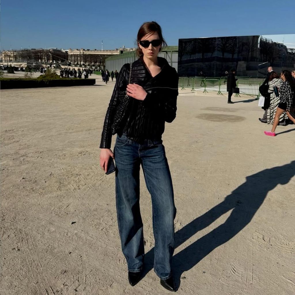 Dimanche en veste de cuir et en jean