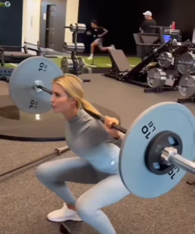 photo of ivanka trump lifting weights
