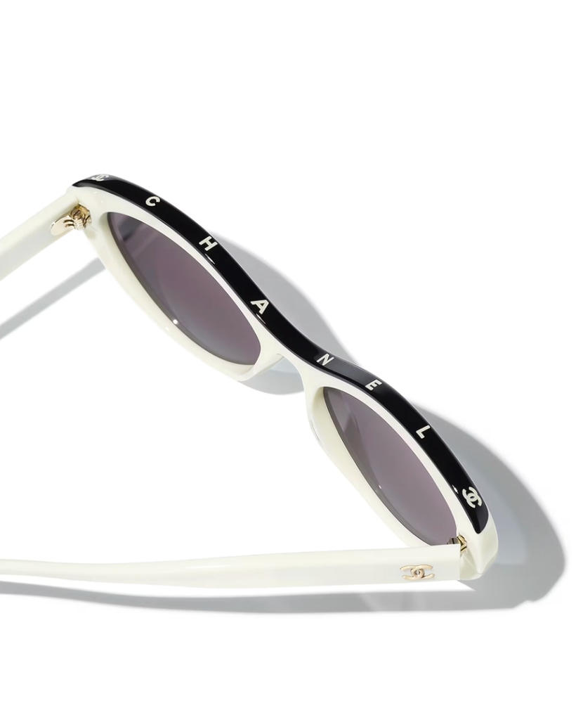 Lunettes de soleil Chanel en blanc et noir