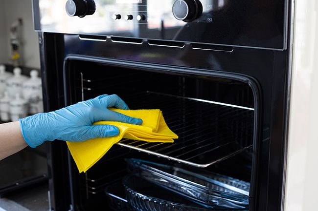 Cleaning oven racks