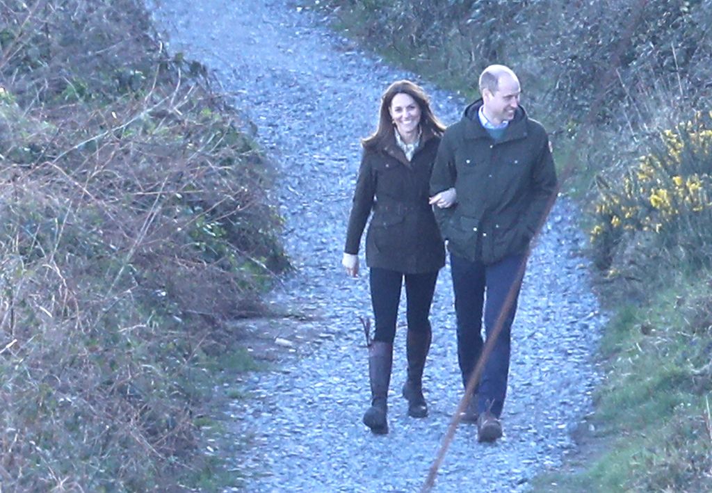 William and Kate walk arm-in-arm at Howth Cliff walk 