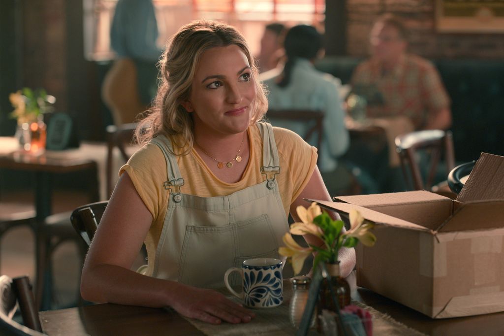 Jamie Lynn Spears as Noreen sitting at the table in episode 3 Sweet Magnolias
