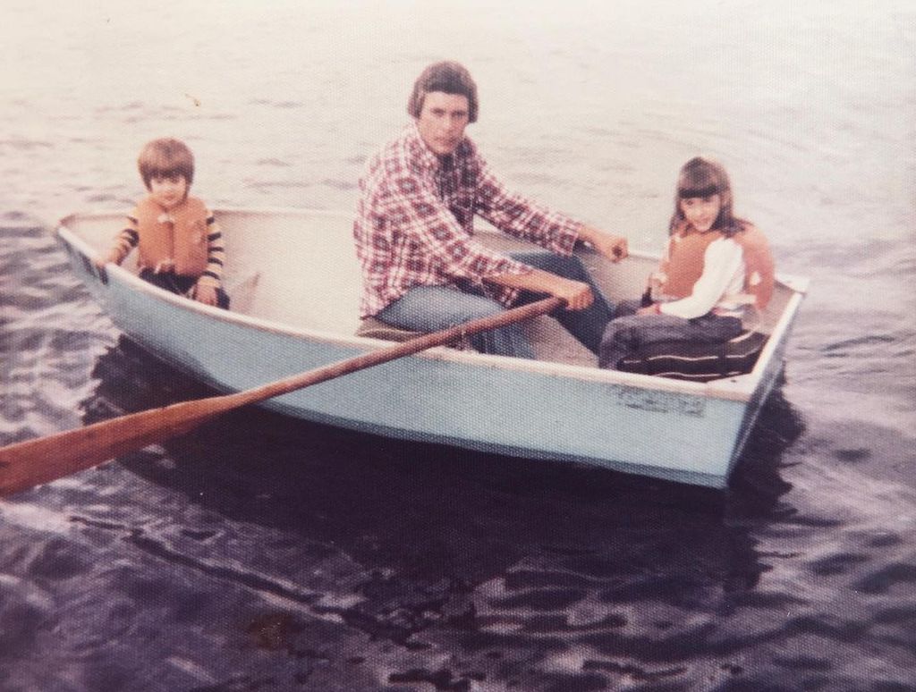 David Muir as a child with his dad and sister