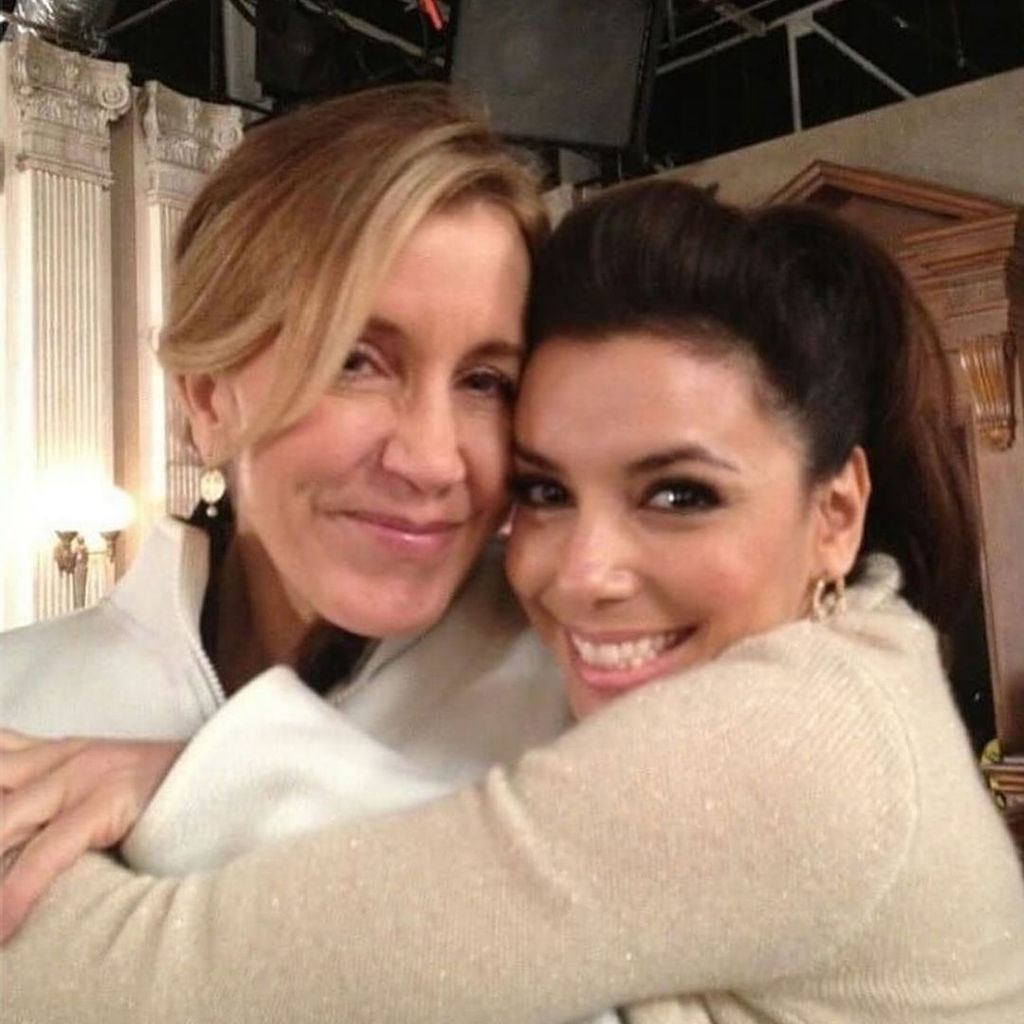 Felicity Huffman dan Eva Longoria di lokasi syuting Desperate Housewives