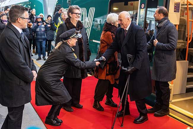 King Harald inaugurating the Double Track Express Line