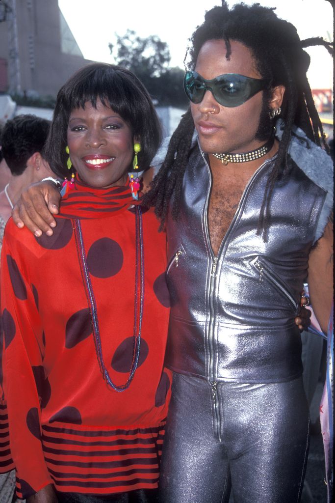 Lenny Kravitz with mother Roxie Roker at the 1993 MTV Video Music Awards at Universal City in Los Angeles, California, 02.09.93 (Photo by Vinnie Zuffante/Getty Images)