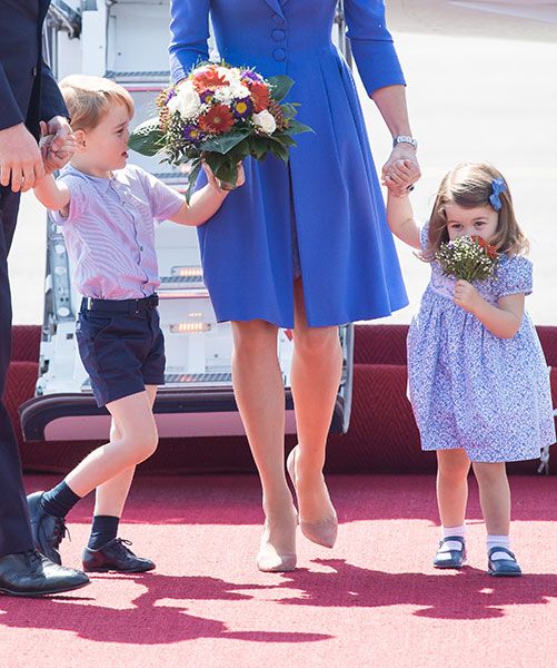 Princesa Charlotte e príncipe George estampam cartão de Natal