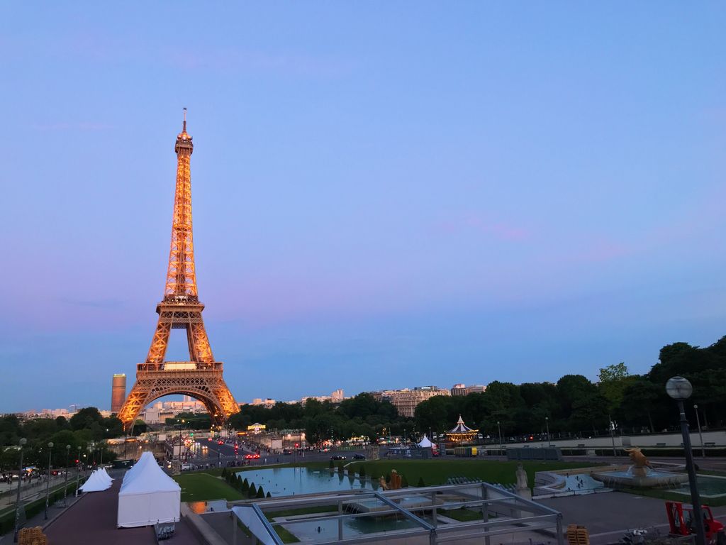 La tour Eiffel la nuit