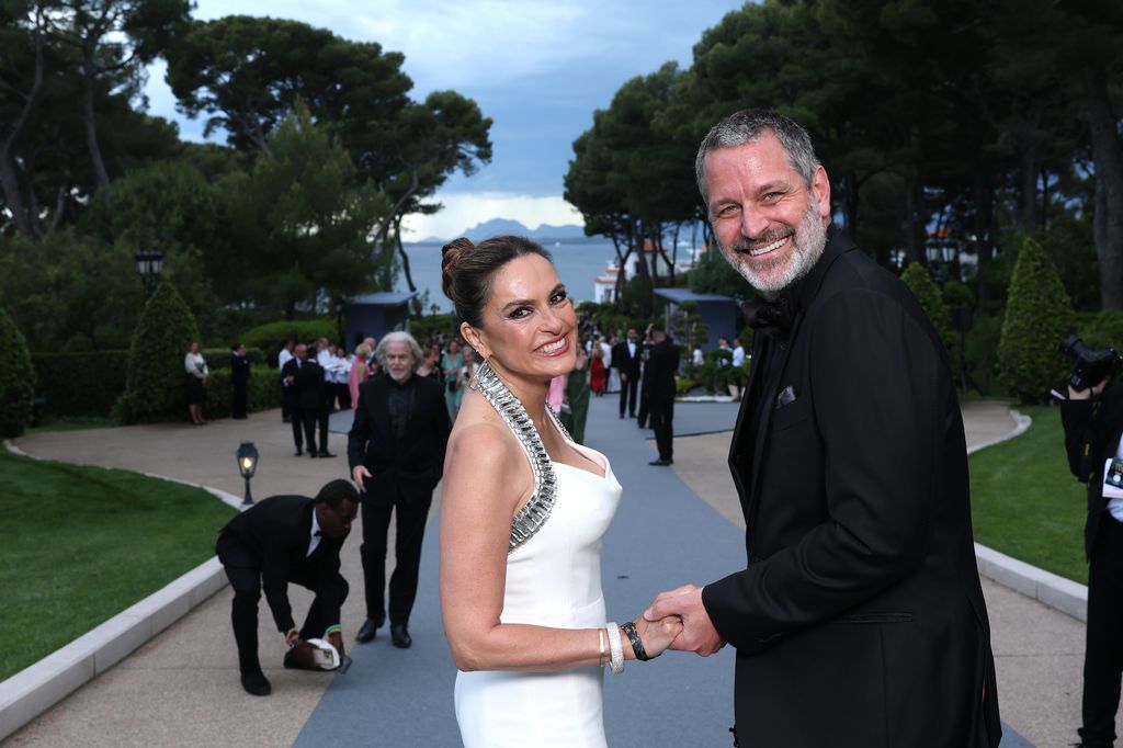 Mariska Hargitay y Peter Hermann de la Gala Amfar el 22 de mayo de 2055 en Captives, Francia D'ethis, Base de Francia. (Foto de Pascal y Segrerein / Amfar / Getty Pictures)