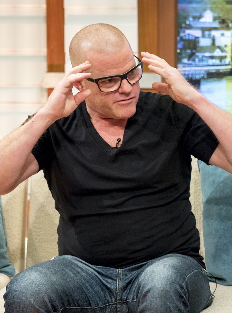 Heston Blumenthal dans un costume noir