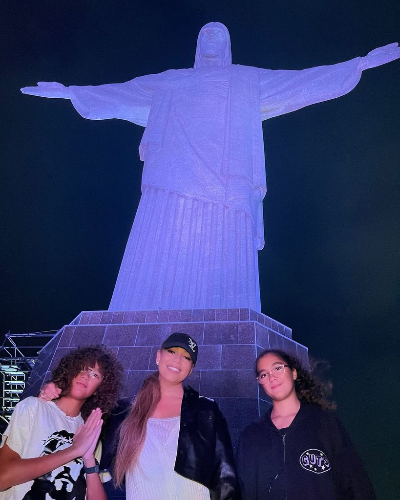 Mariah Carey in Brazil with her twins, Moroccan (L) and Monroe