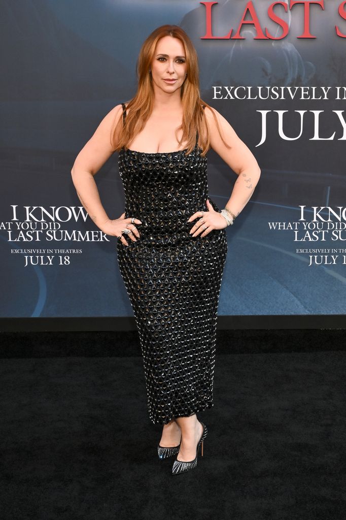 jennifer love hewitt in black dress with red hair