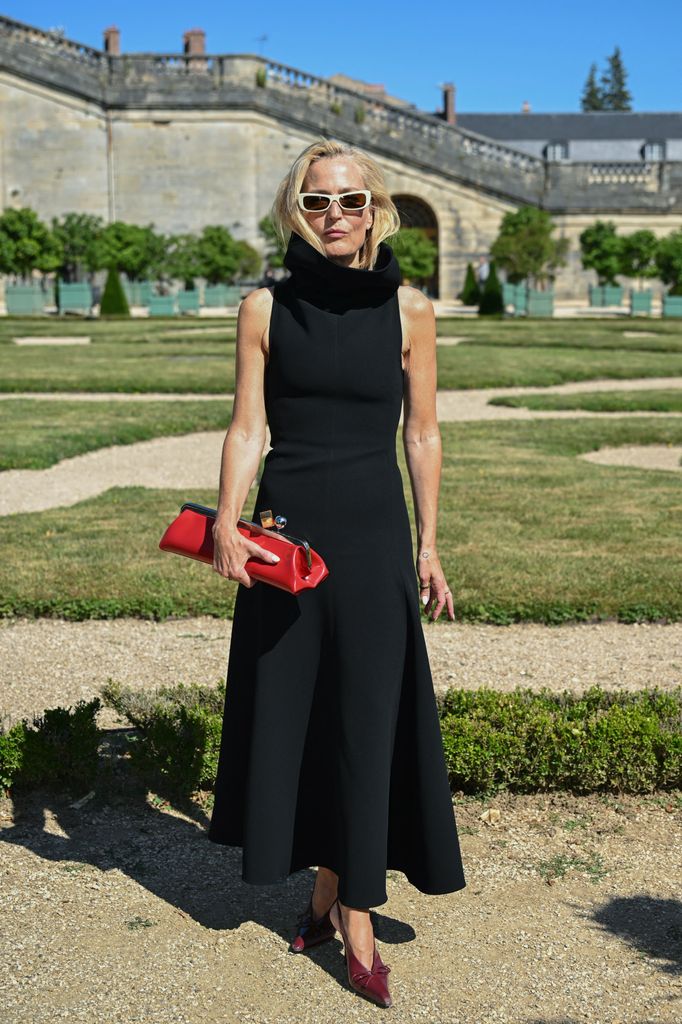 Gillian Leigh Anderson poses in garden at palace of Versailles
