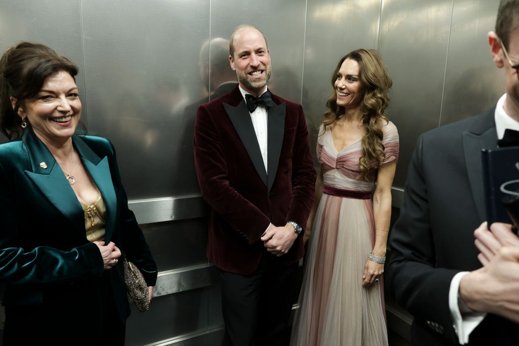 Le prince William et la princesse Kate ont été vus en train de rire dans un ascenseur dans les coulisses des BAFTA.
