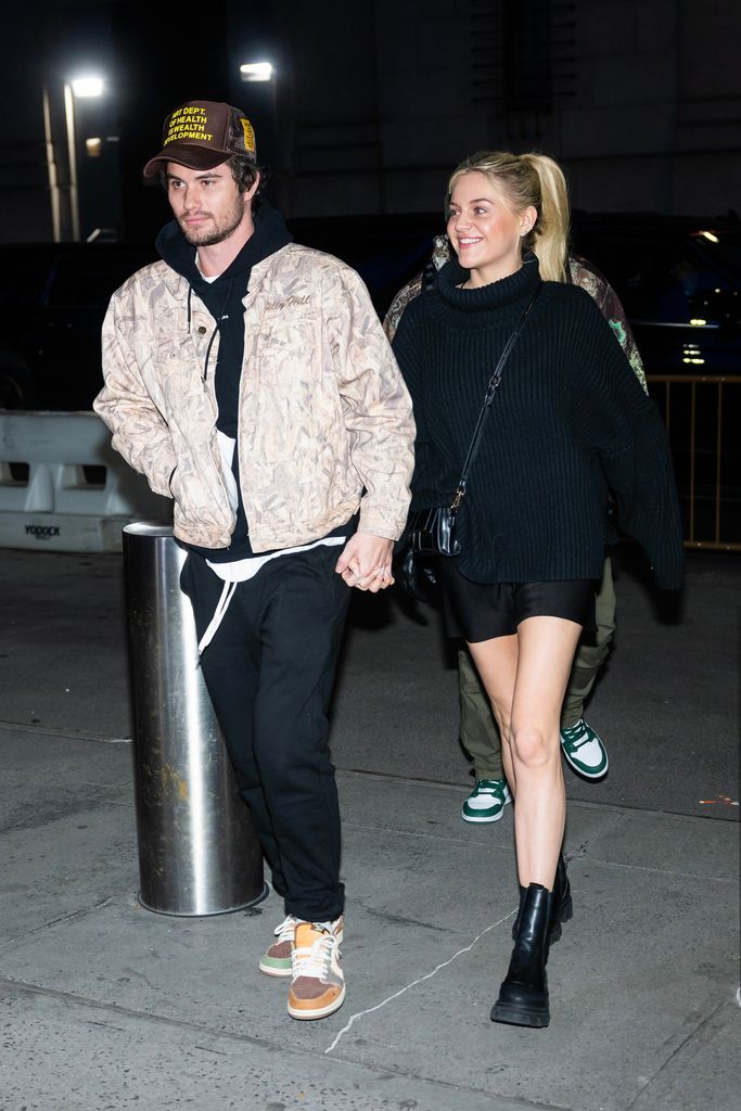 kelsea ballerini chase stokes holding hands nyc march 2023