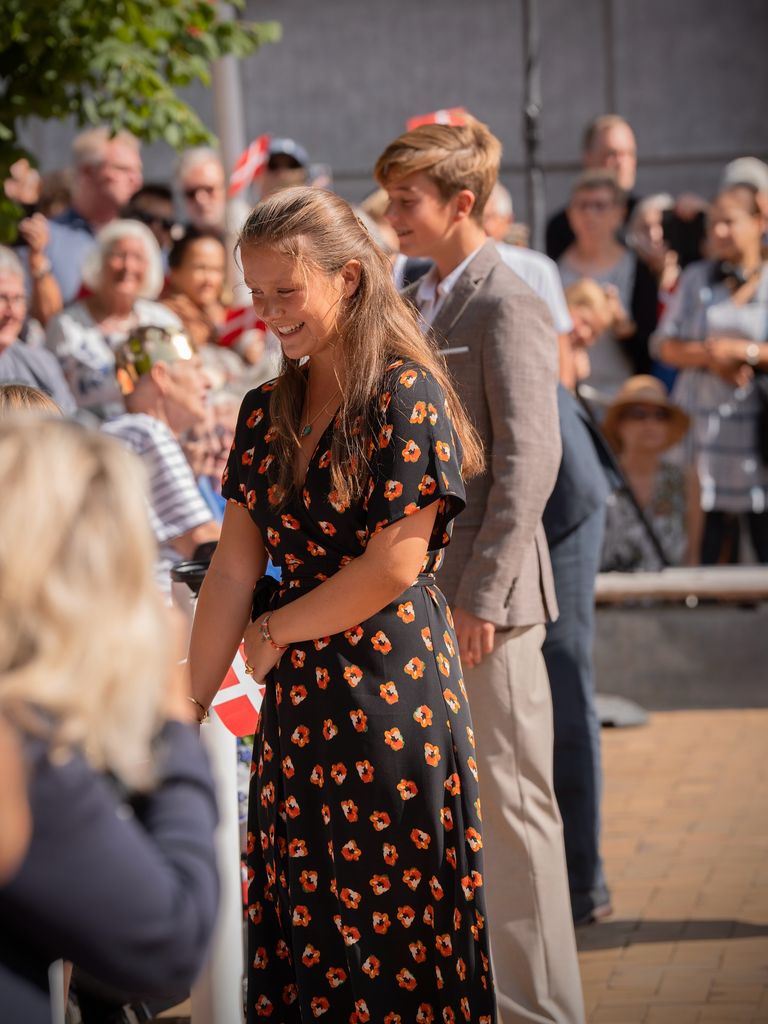 Princess Isabella and Prince Vincent greeting crowds in Grasten