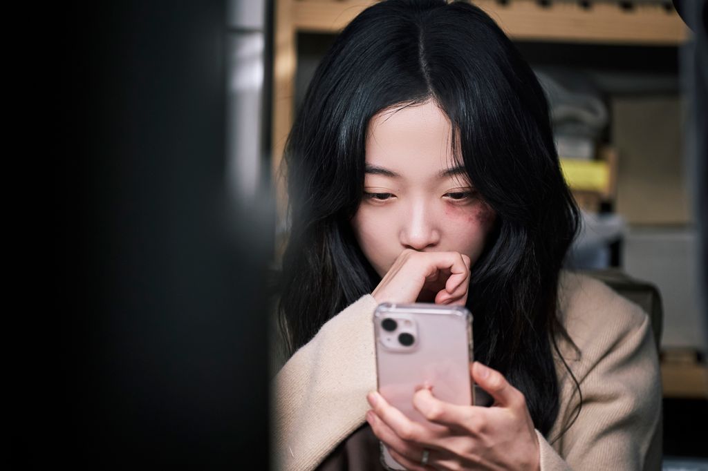 Lee You-mi with a bruise by her eye in As You Stood By