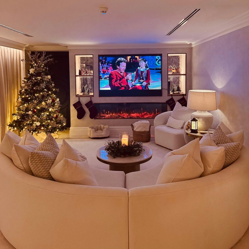 lounge with chritmas tree and fireplace