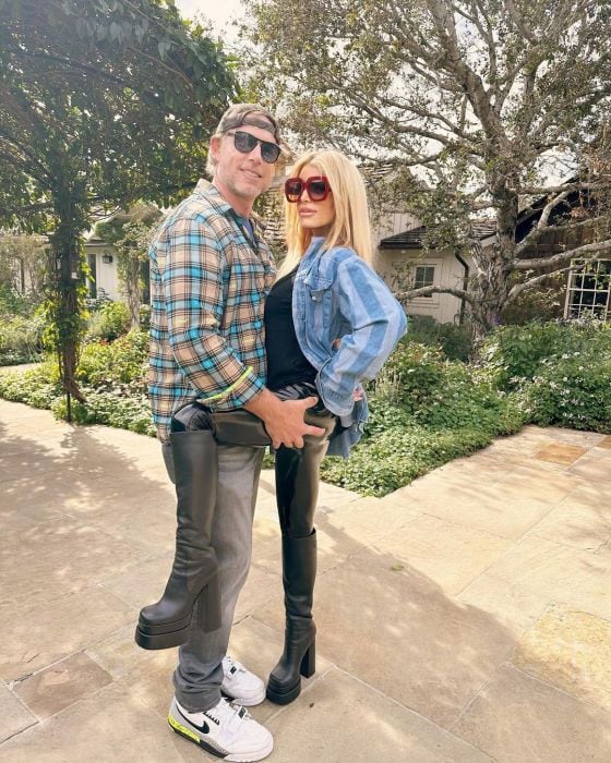 jessica simpson showing off her long legs with husband eric