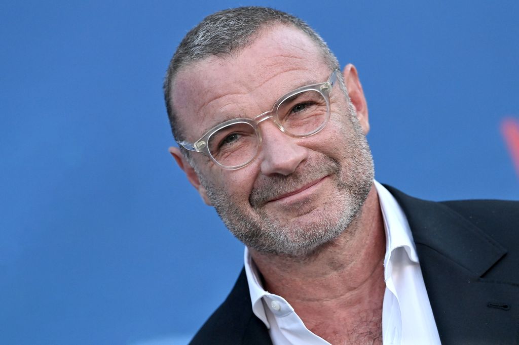 Liev Schreiber assiste à la première de Los Angeles de Netflix "Le couple parfait" au théâtre égyptien Hollywood le 04 septembre 2024 à Los Angeles, Californie