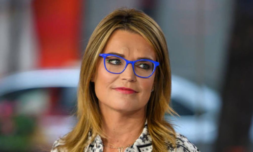 kacamata savannah guthrie sedih