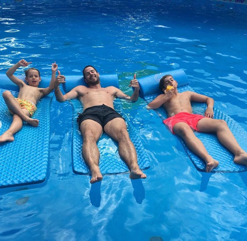 Jamie Redknapp and young sons relaxing on pool floats