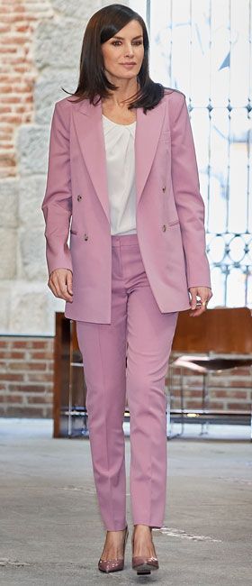pink suit queen letizia 2019 alt