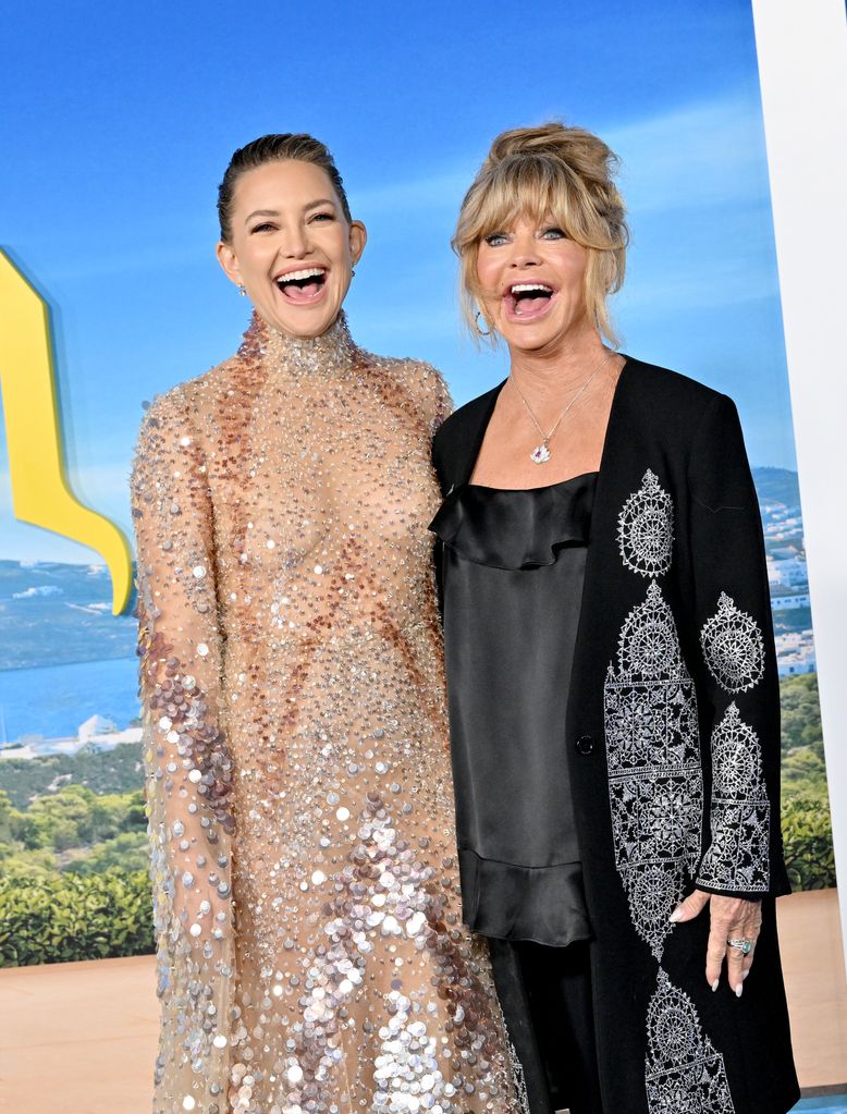 Kate Hudson and Goldie Hawn's on the red carpet for Glass Onion 