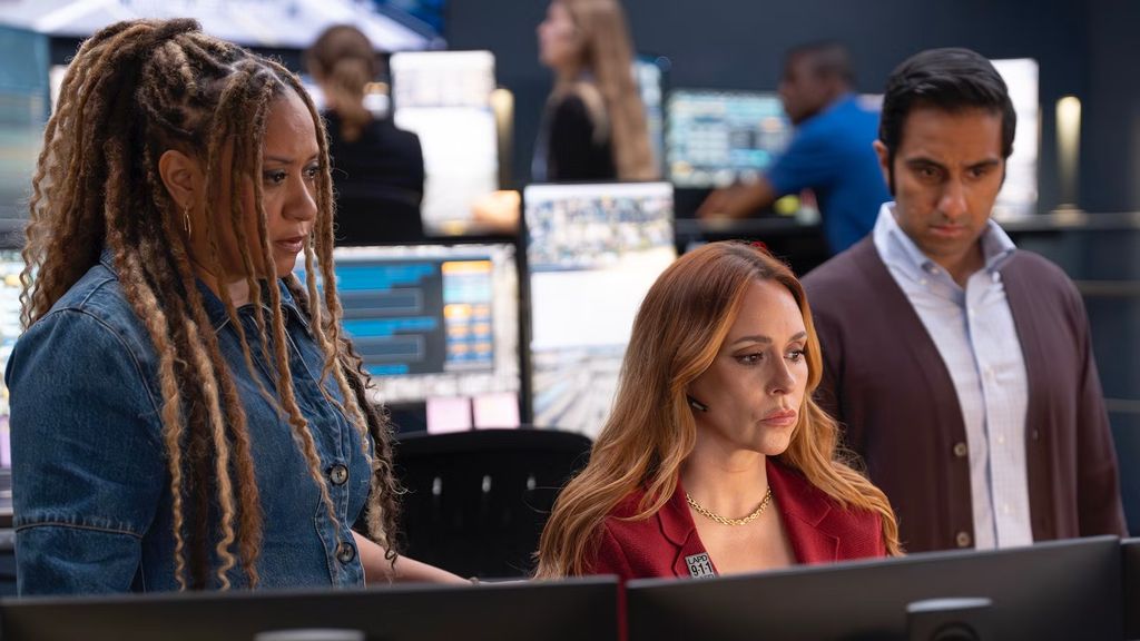 Les stars du 911 Oliver Stark et Ryan Guzman confirment le 9-1-1 : crossover à Nashville 3 Maddie appelle Cammie dans la saison 9 du 9-1-1