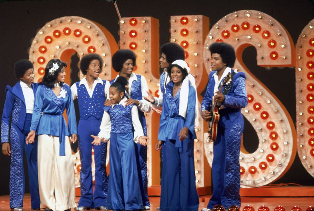 The Jackson family film a tv show at Burbank Studios, California, 13th November 1976. From left to right, Randy, La Toya, Marlon, Janet, Michael (1958 - 2009), Jackie, Rebbie and Tito